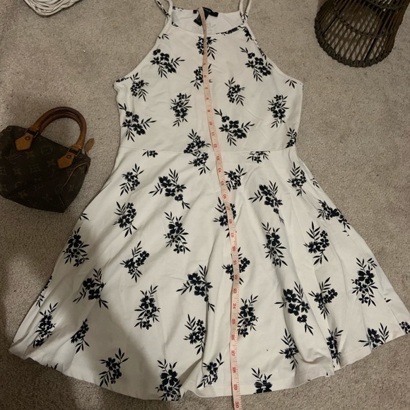 Dress - Picture 2 of 5